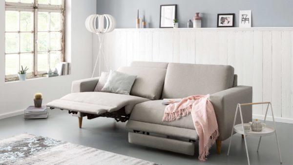 Dreisitzer-Sofa mit Funktion – Polstermöbel